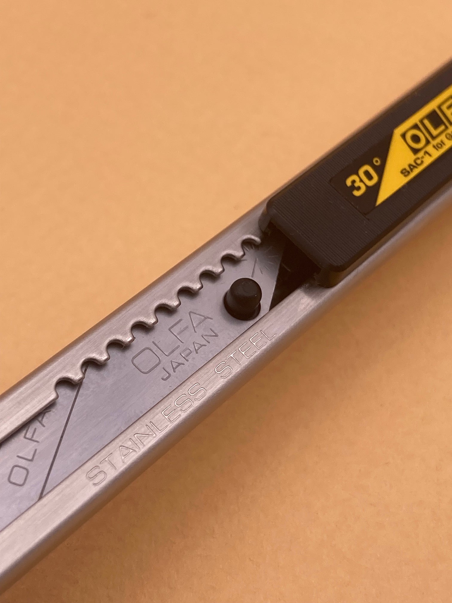 OLFA cutter 30° précision