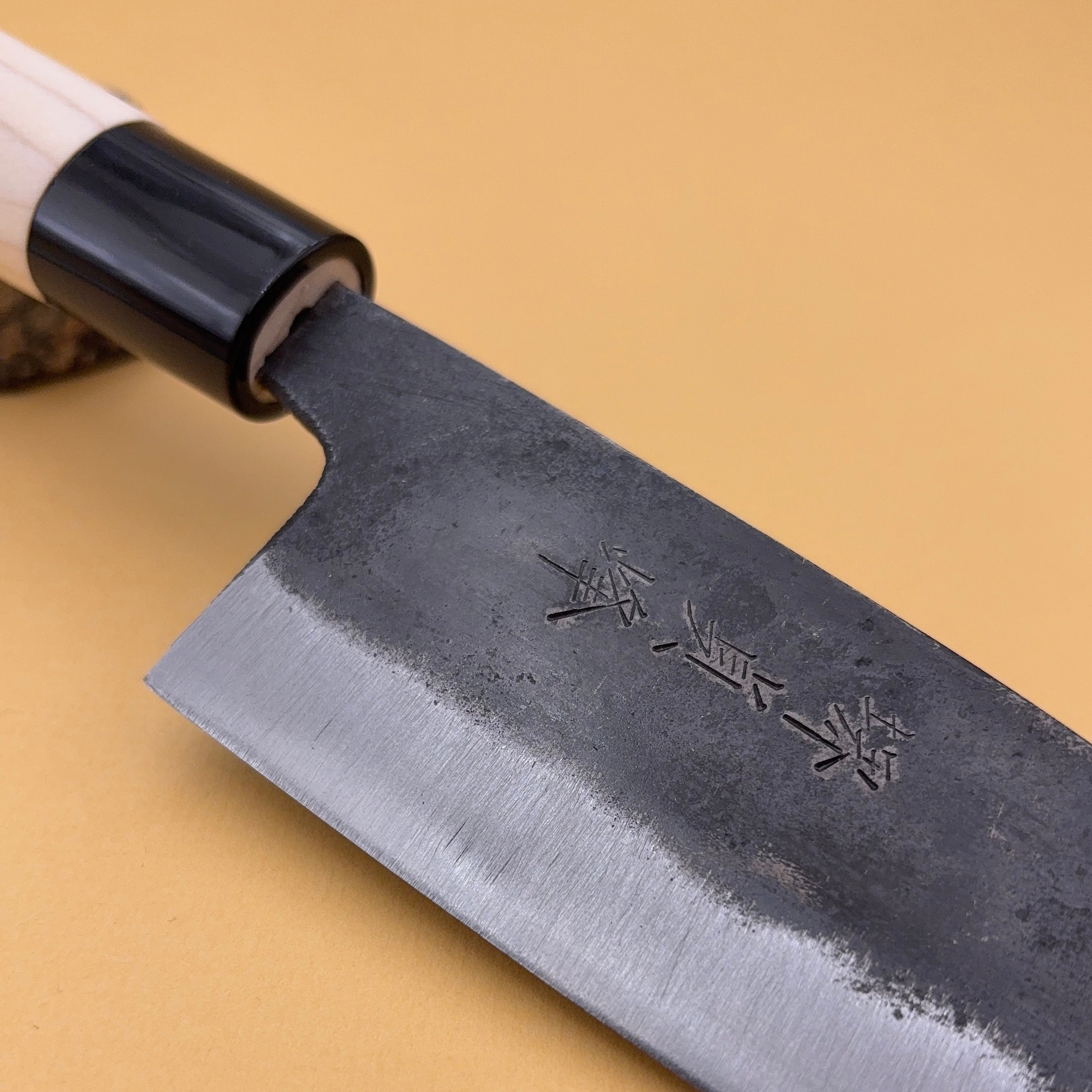 couteau santoku japonais acier carbone 