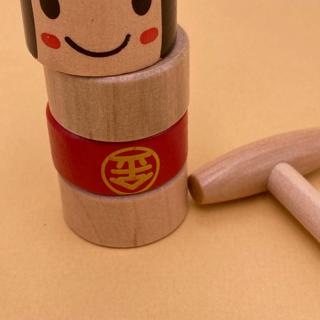 Juego japonés de madera "Kokeshi"