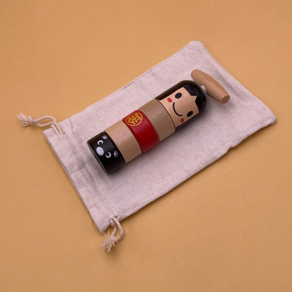 Juego japonés de madera "Kokeshi"