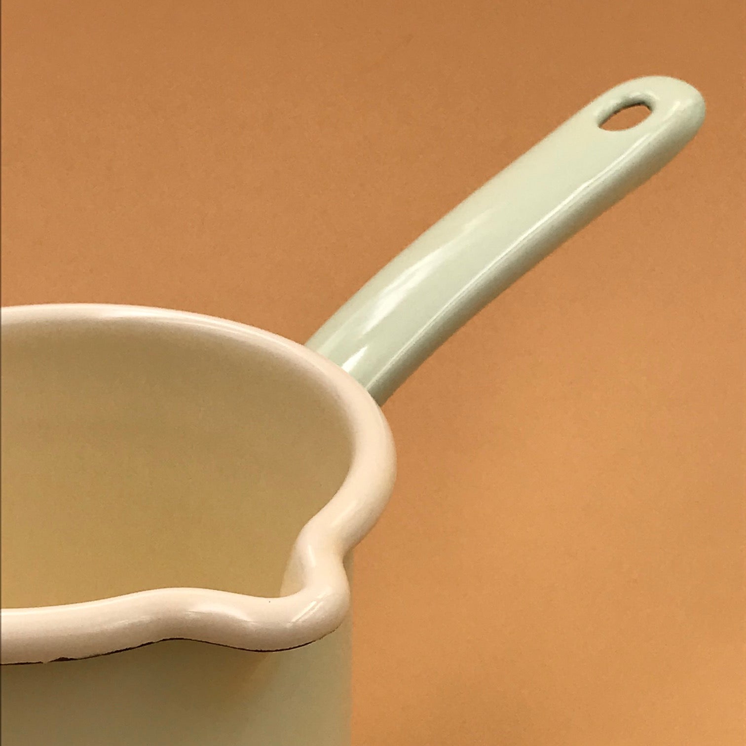 Casserole haute en métal émaillé