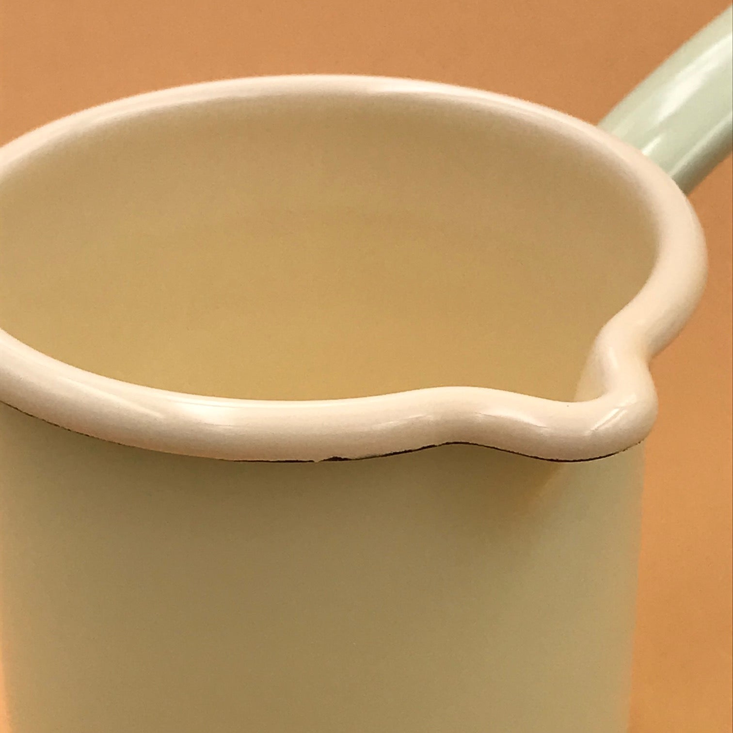 Casserole haute en métal émaillé