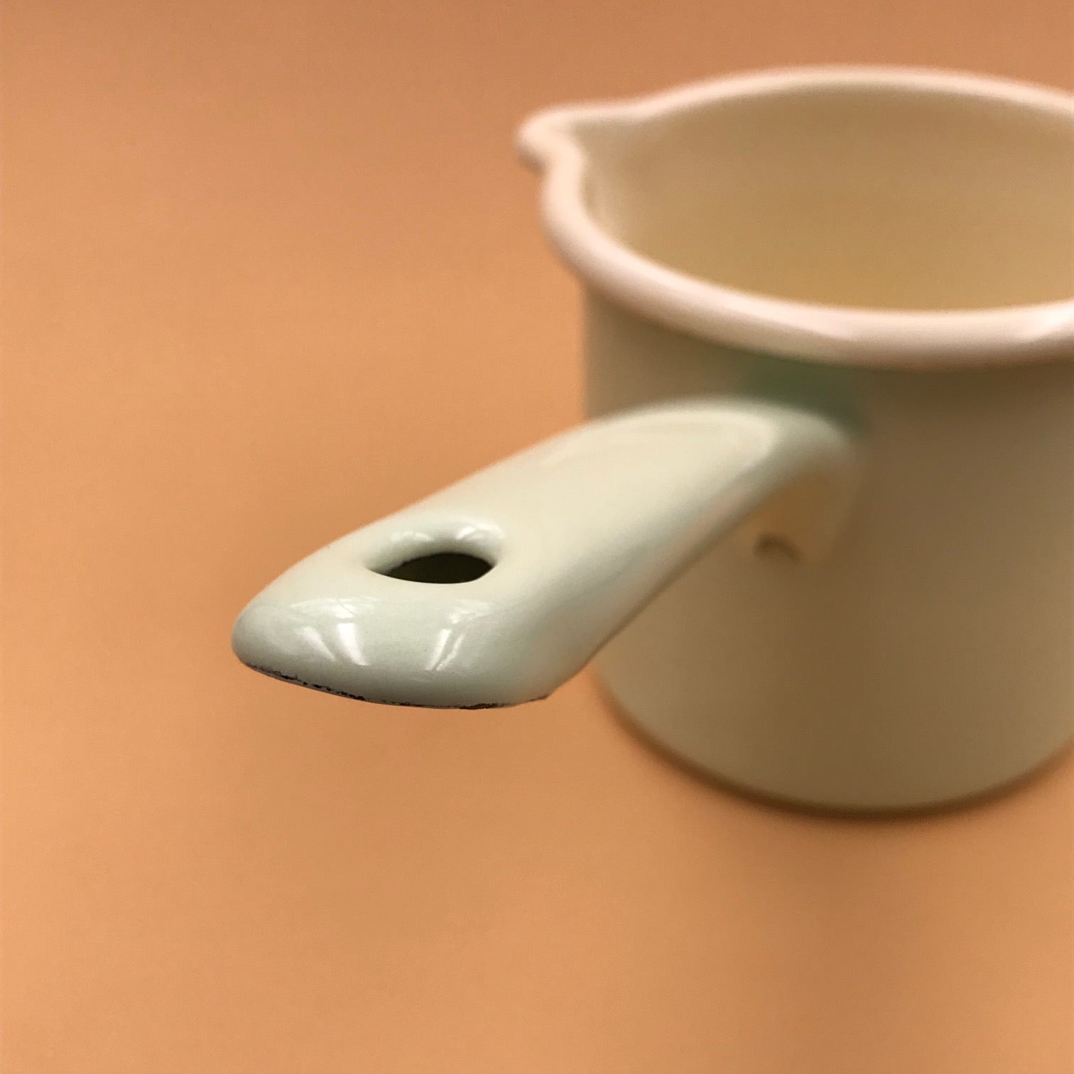 Casserole haute en métal émaillé