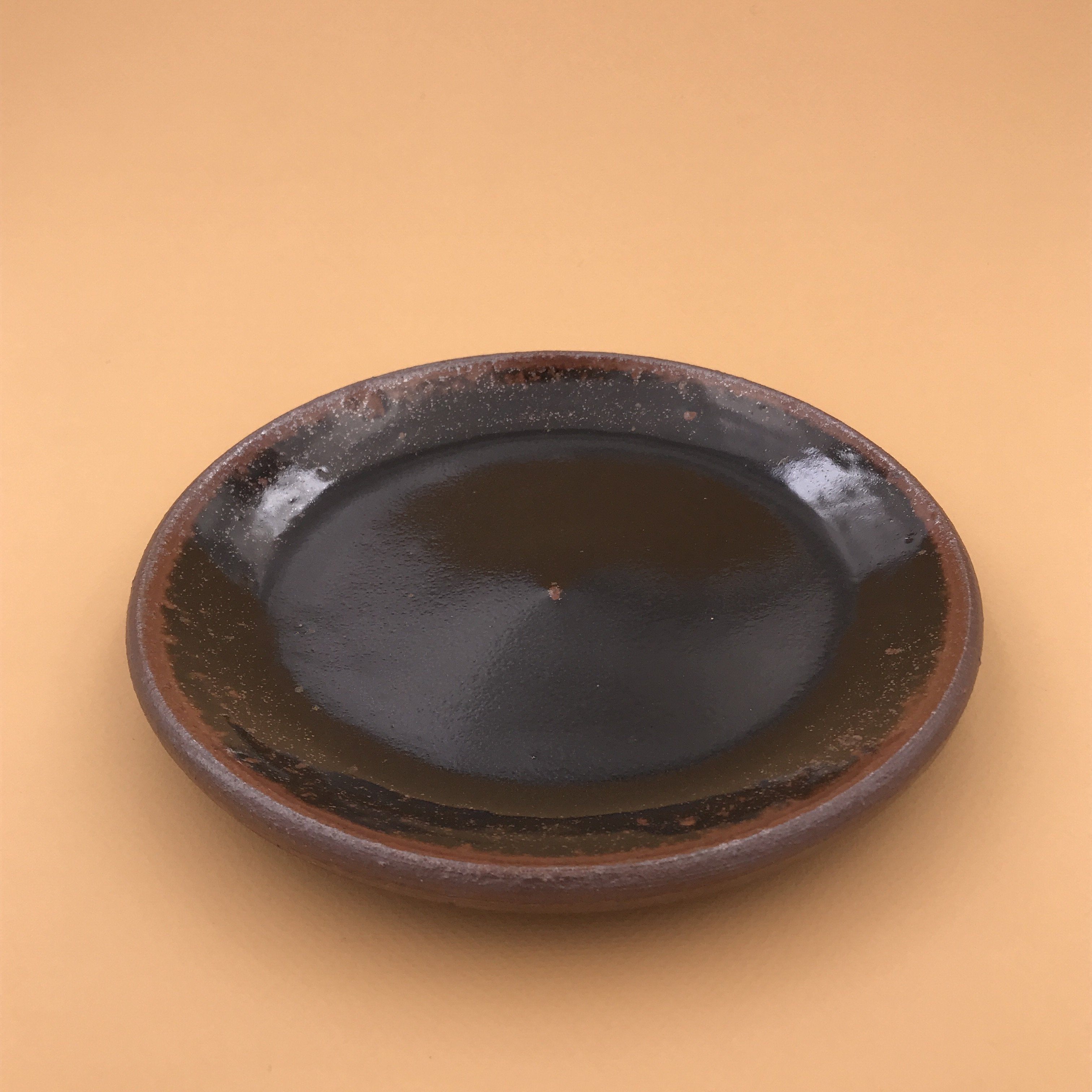 Assiette plate "Tenmoku" - UTILE & ORDINAIRE