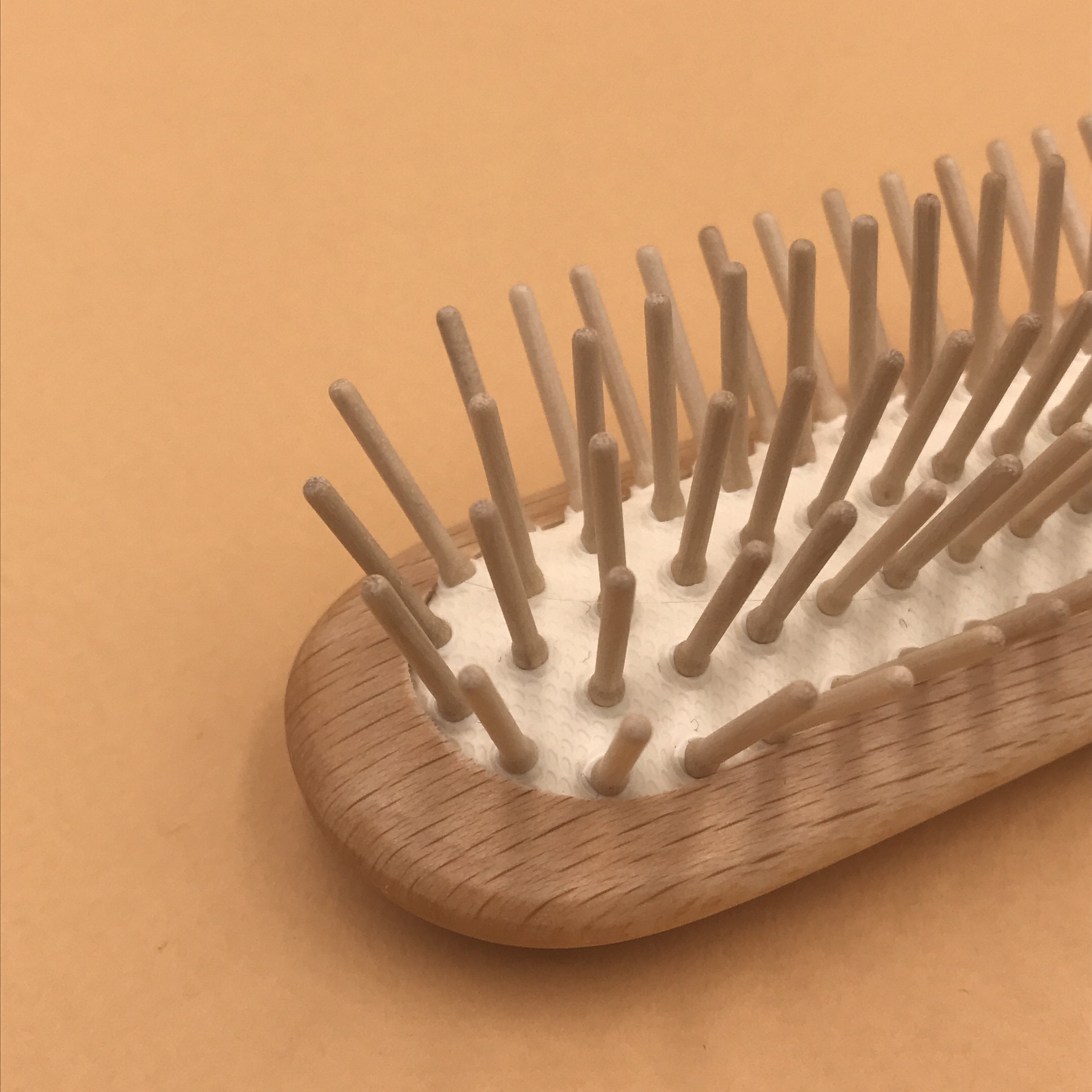 Brosse à cheveux en bois - UTILE & ORDINAIRE