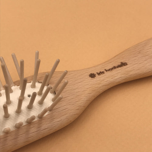 Brosse à cheveux en bois - UTILE & ORDINAIRE
