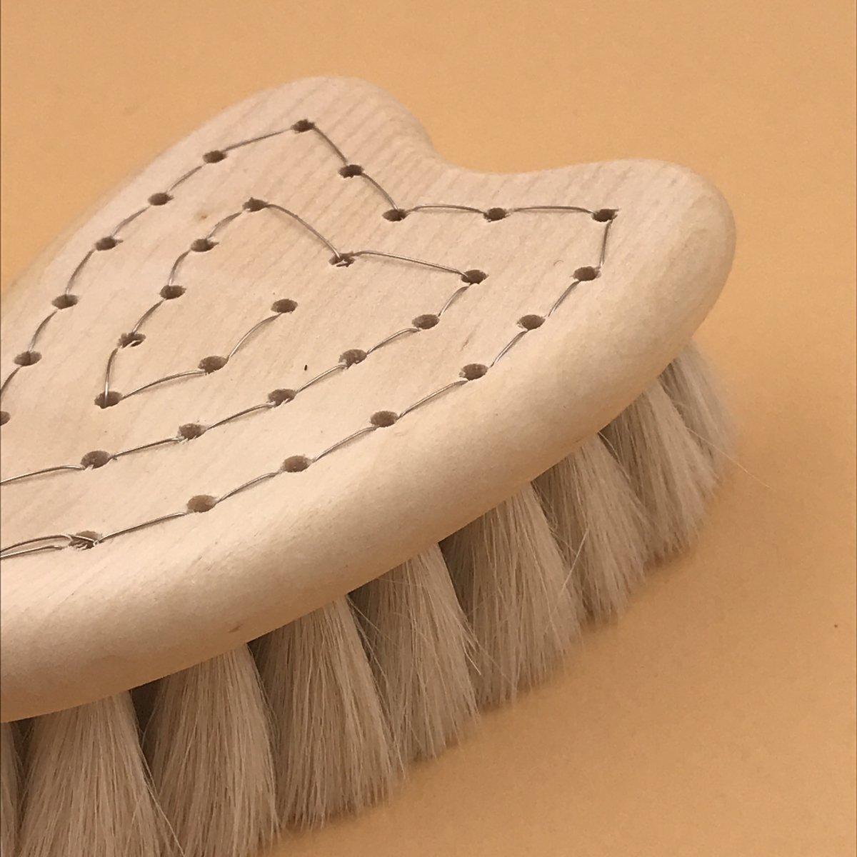 Brosse à cheveux pour bébé - UTILE & ORDINAIRE