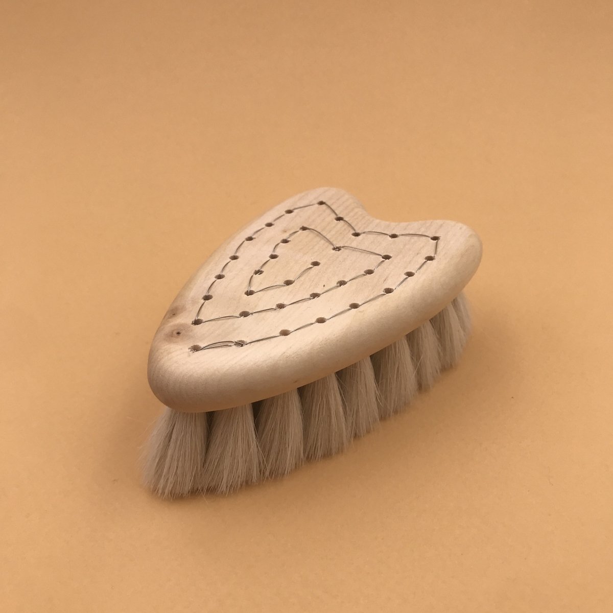 Brosse à cheveux pour bébé - UTILE & ORDINAIRE