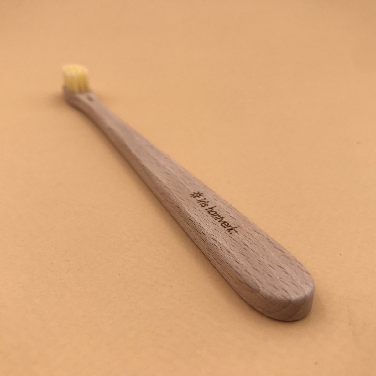 Brosse à dent bois et poils bio-sourcés - UTILE & ORDINAIRE