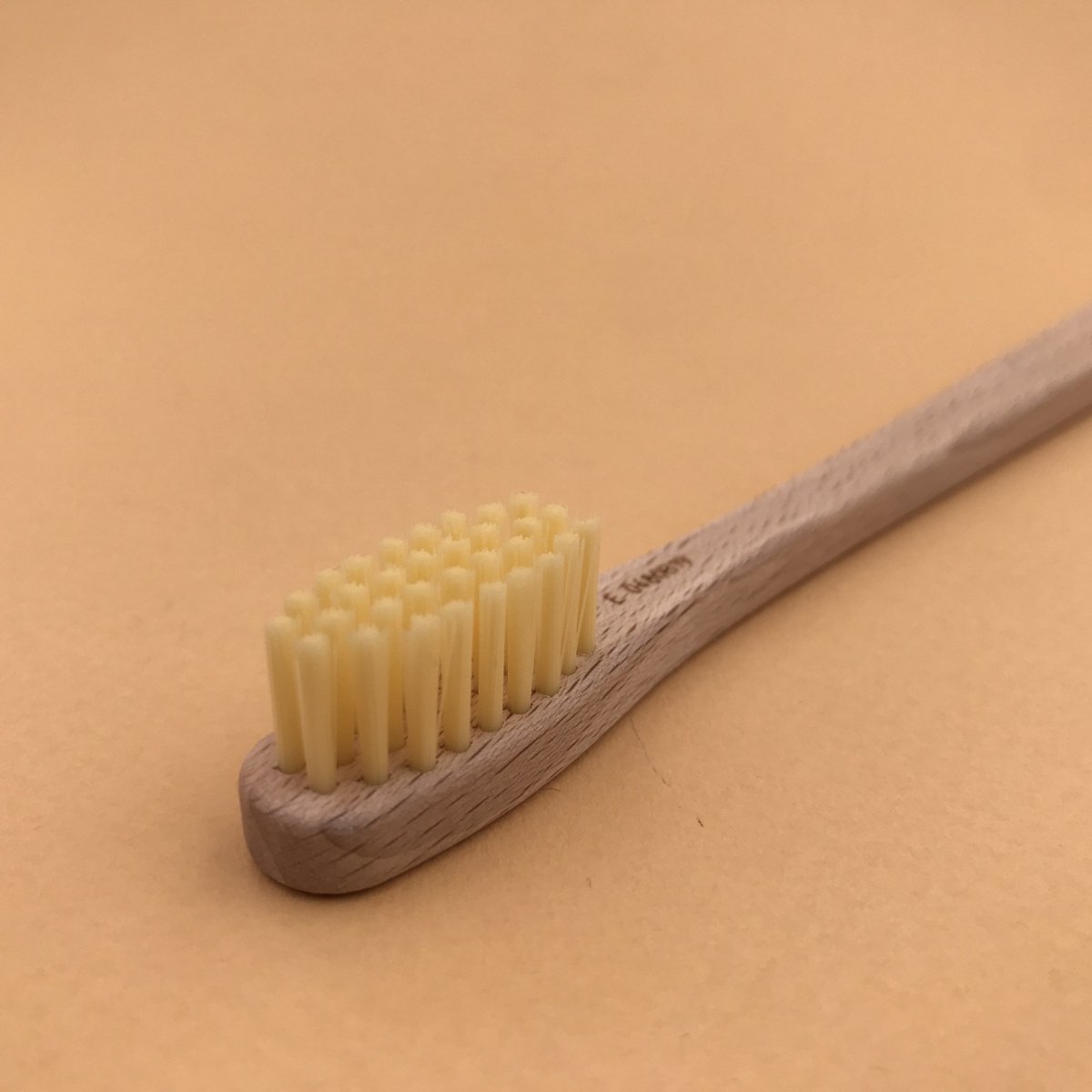 Brosse à dent bois et poils bio-sourcés - UTILE & ORDINAIRE