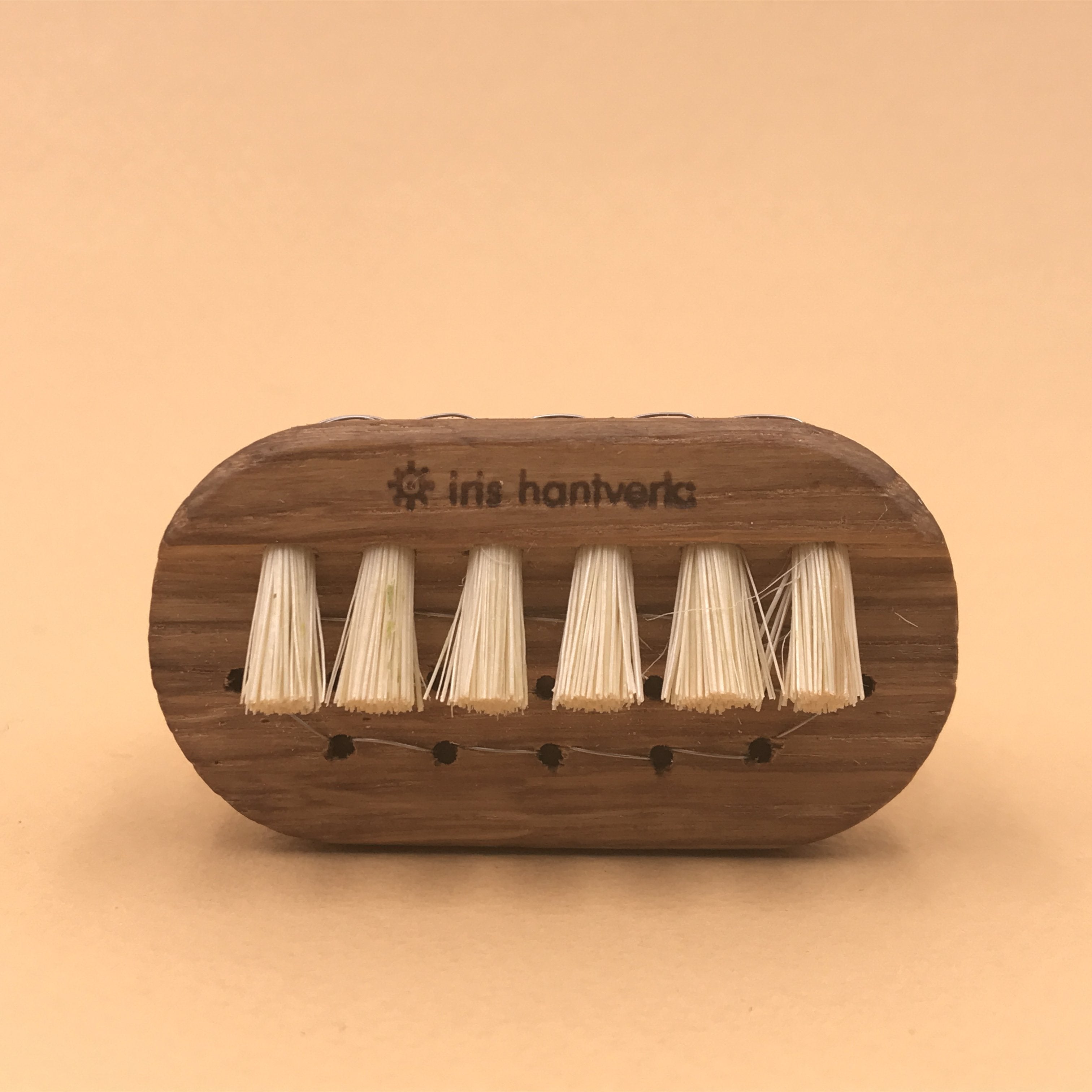 Brosse à ongles en bois - UTILE & ORDINAIRE
