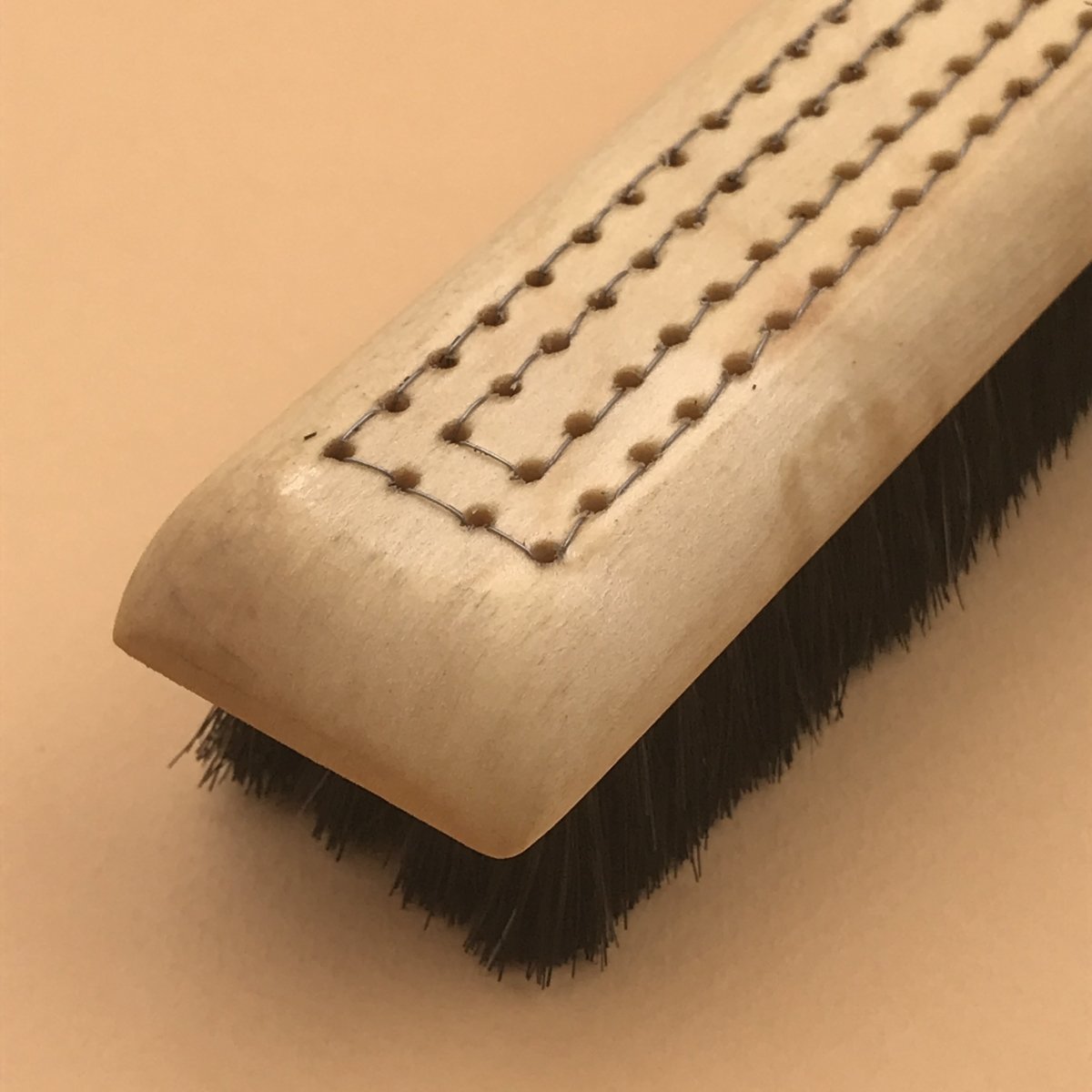 Brosse à vêtements - UTILE & ORDINAIRE