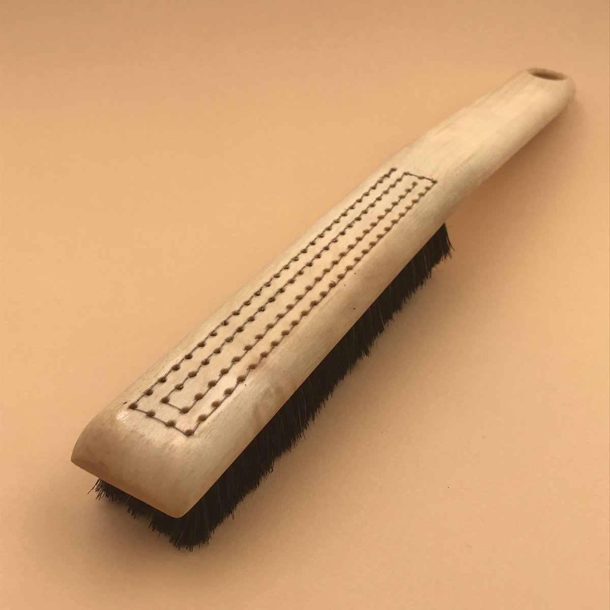 Brosse à vêtements - UTILE & ORDINAIRE