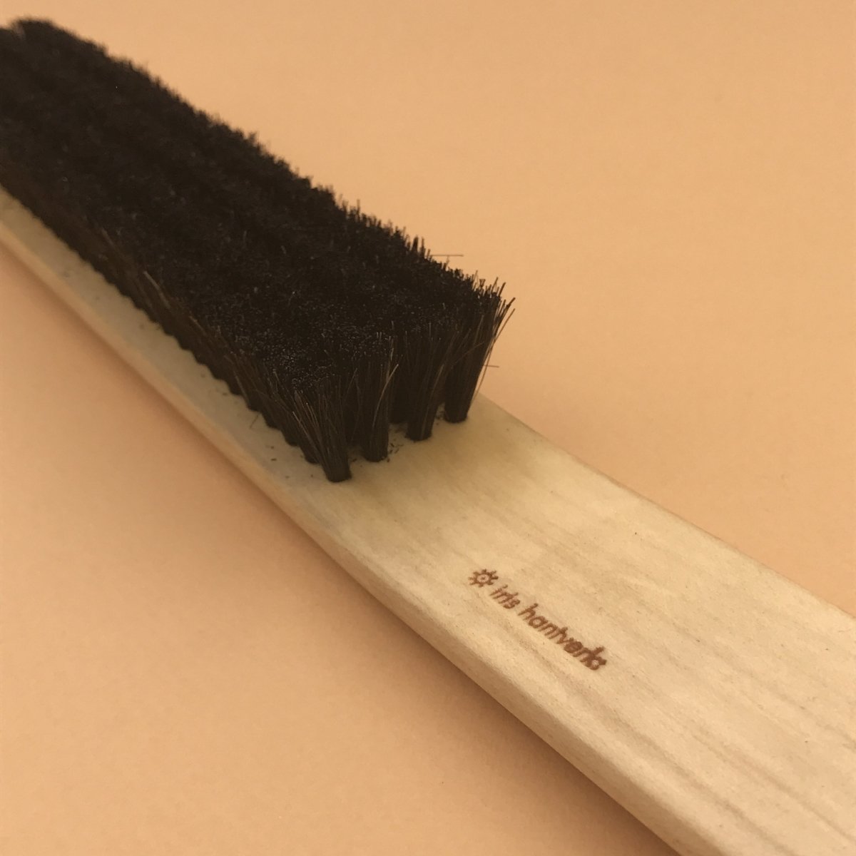 Brosse à vêtements - UTILE & ORDINAIRE
