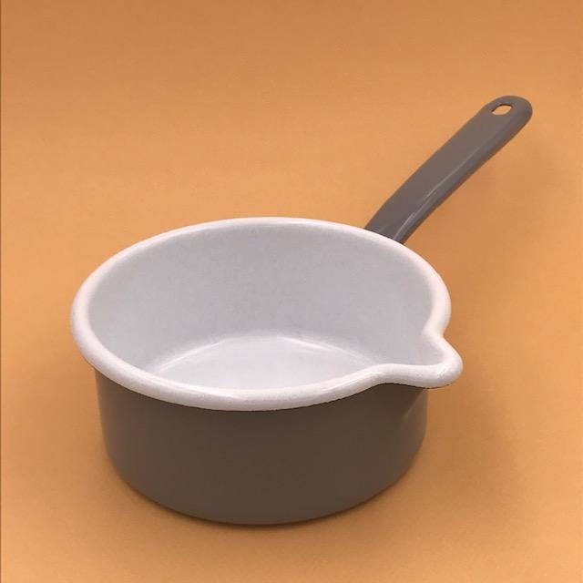 Casserole basse en métal émaillé - UTILE & ORDINAIRE