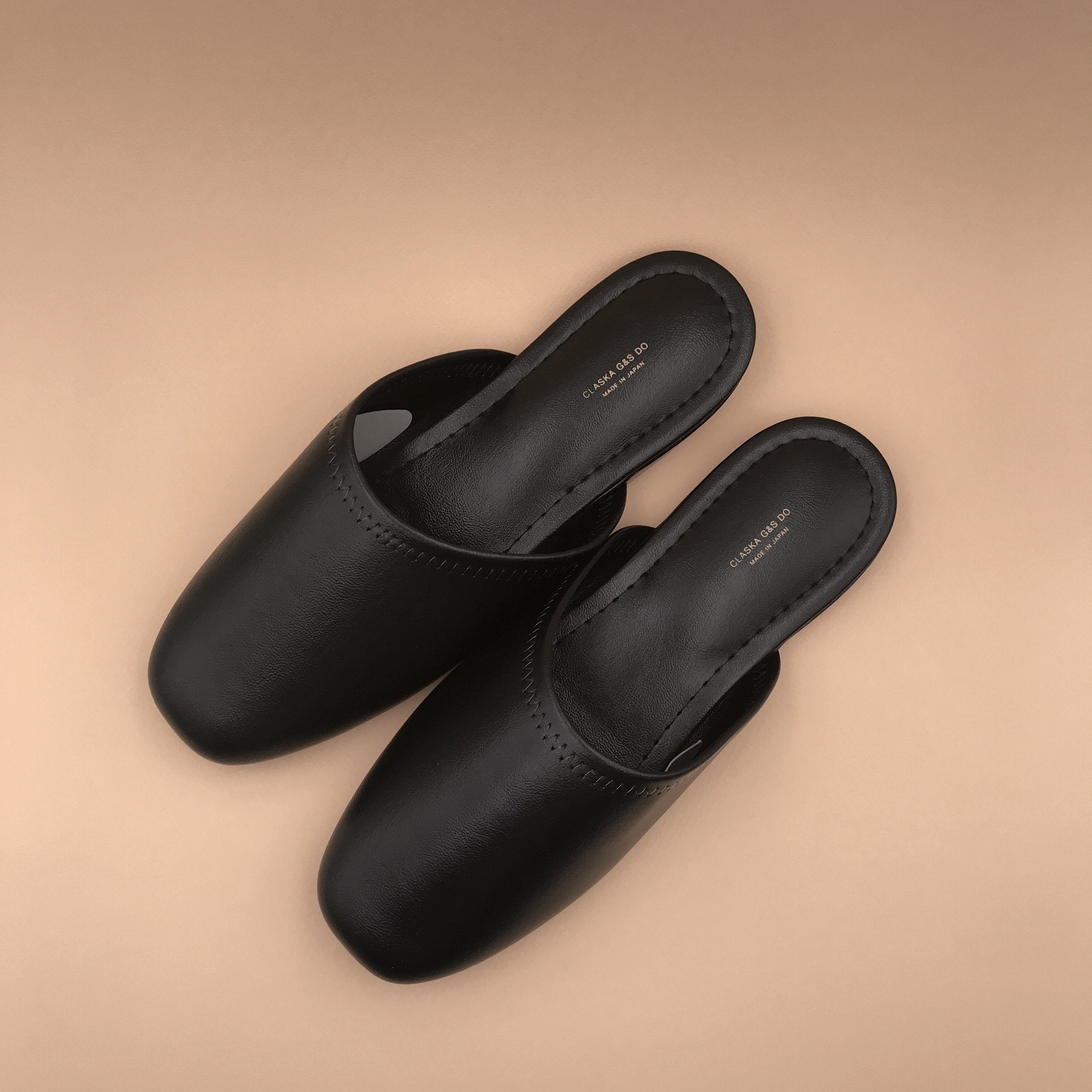 Chaussons de courtoisie - UTILE & ORDINAIRE