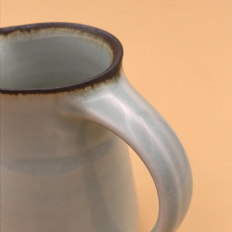 Pot à lait en porcelaine - UTILE & ORDINAIRE